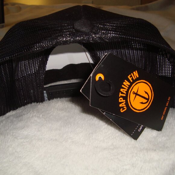 NEW Surfers Suck Captain Fin Trucker Mesh Adjustable Snapback Hat Cap - Picture 3 of 7